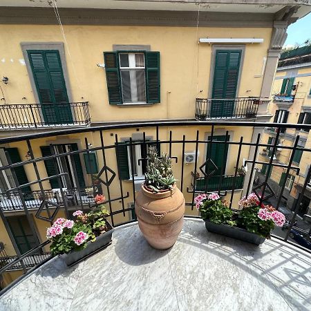 Domus Luca - Central Rooms In The Heart Of Naples Extérieur photo