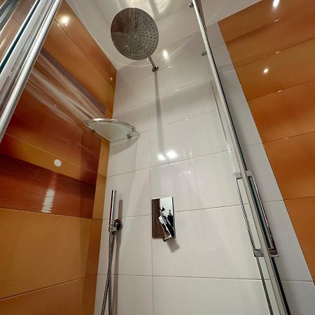 Domus Luca - Central Rooms In The Heart Of Naples Extérieur photo