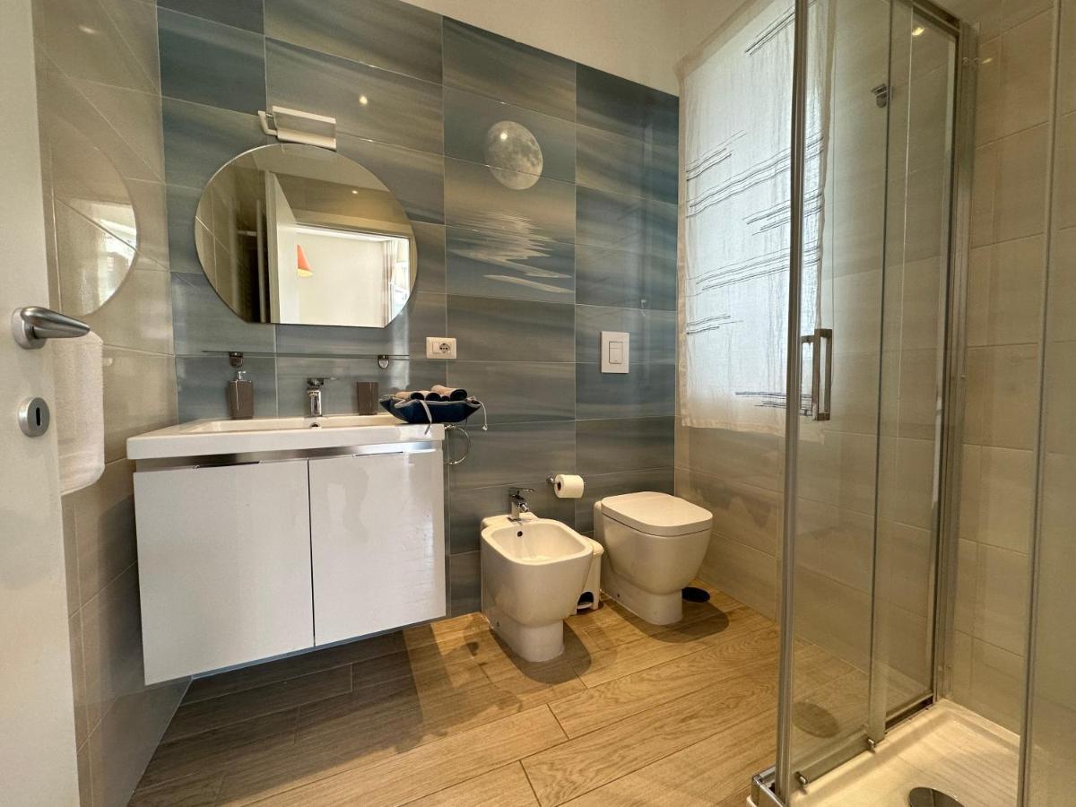 Domus Luca - Central Rooms In The Heart Of Naples Extérieur photo