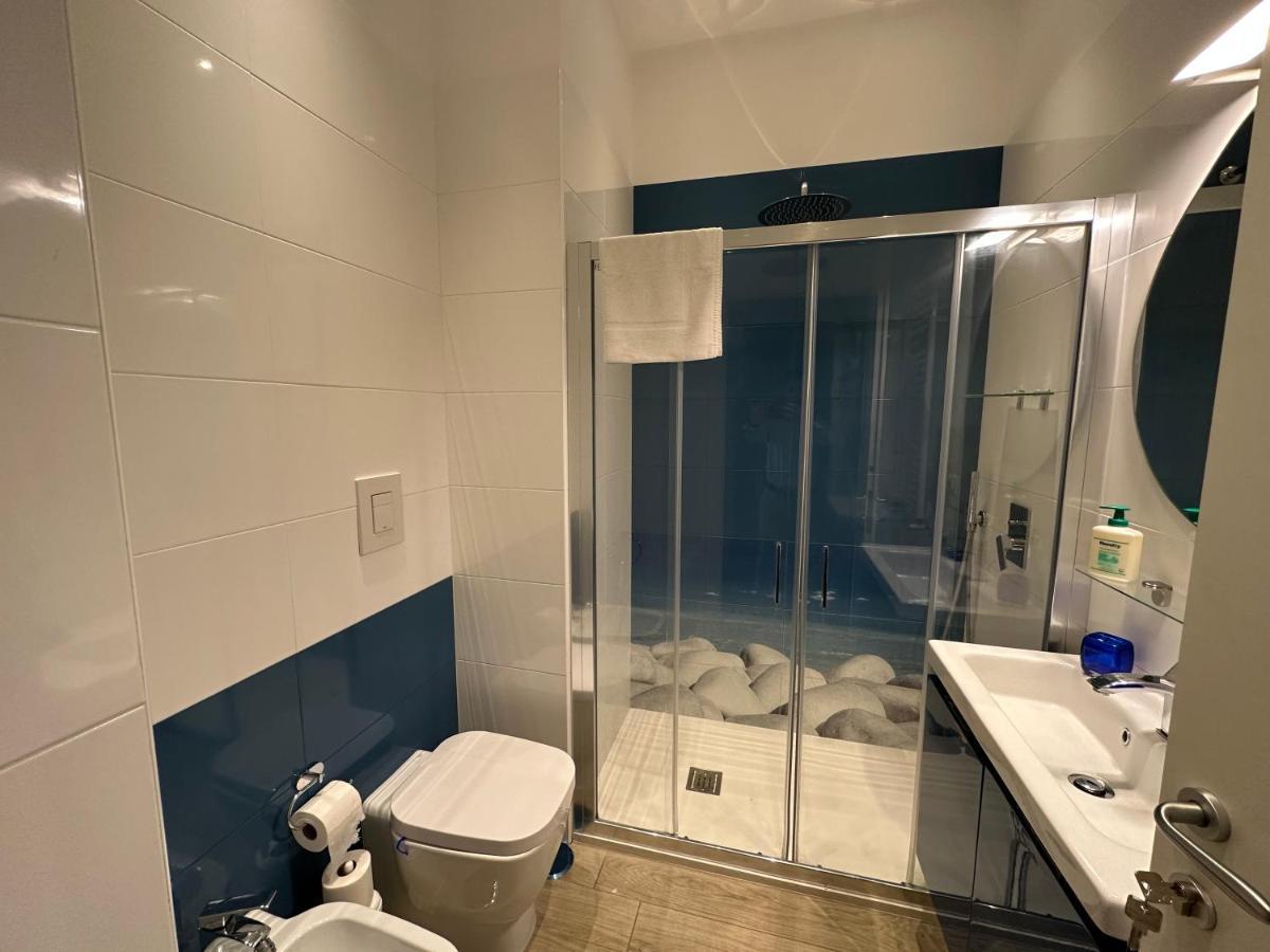 Domus Luca - Central Rooms In The Heart Of Naples Extérieur photo