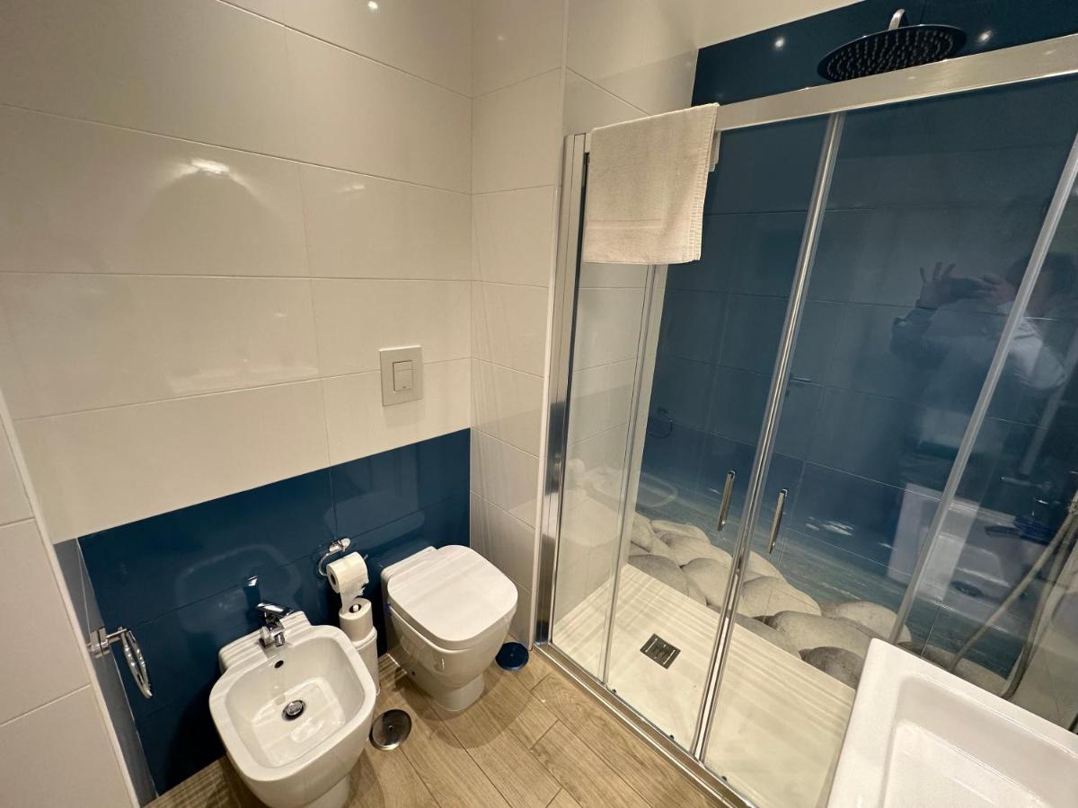 Domus Luca - Central Rooms In The Heart Of Naples Extérieur photo