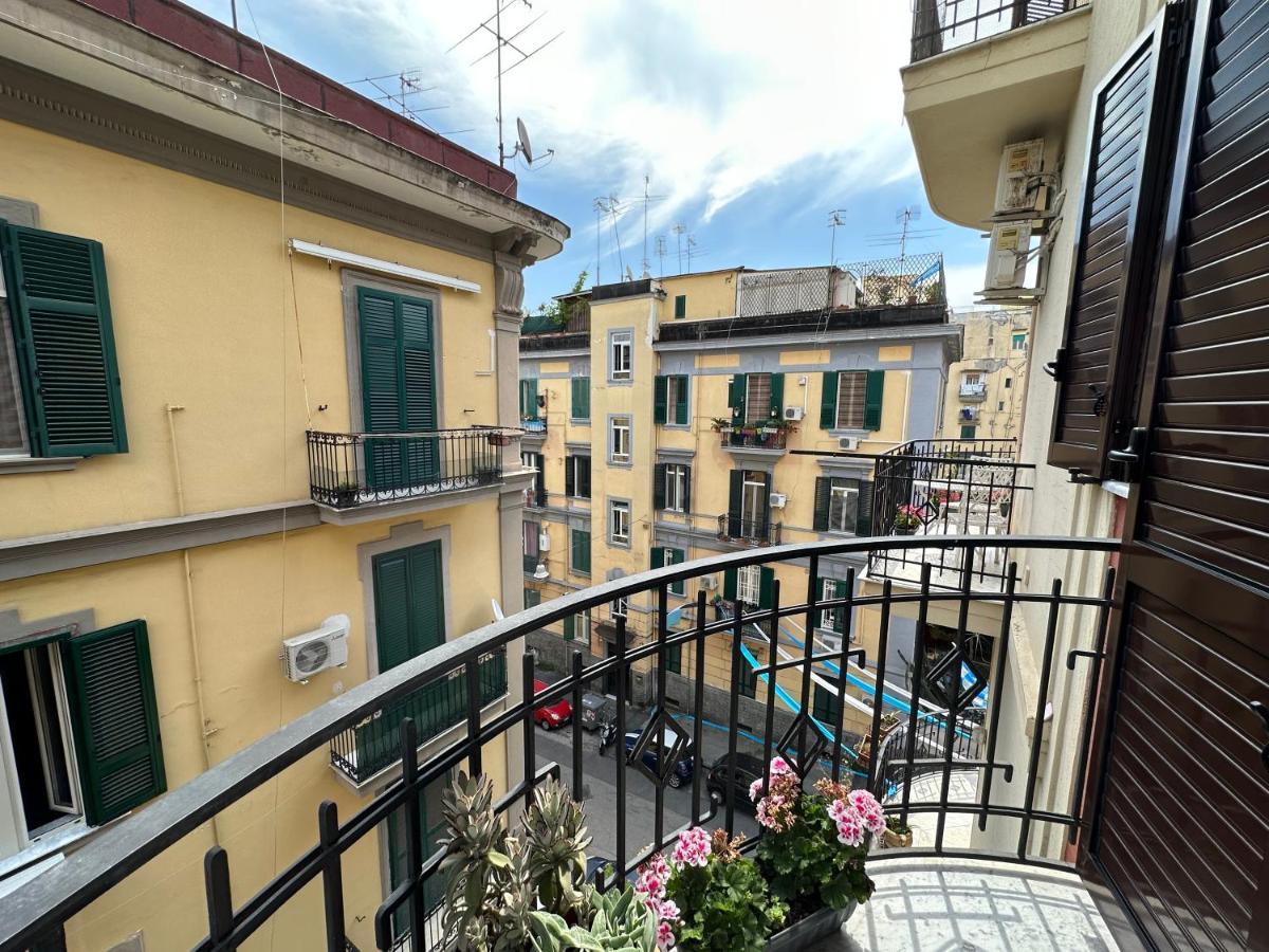 Domus Luca - Central Rooms In The Heart Of Naples Extérieur photo