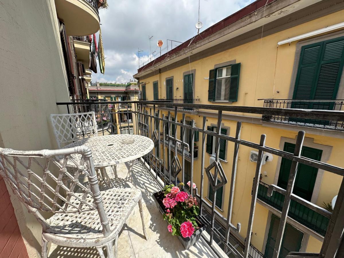 Domus Luca - Central Rooms In The Heart Of Naples Extérieur photo