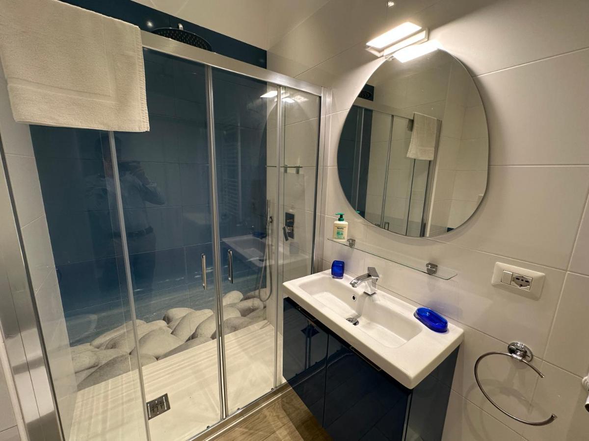 Domus Luca - Central Rooms In The Heart Of Naples Extérieur photo