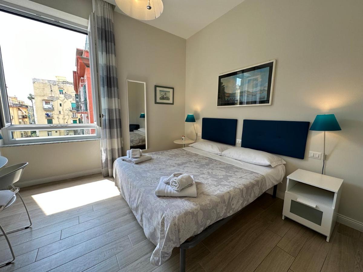 Domus Luca - Central Rooms In The Heart Of Naples Extérieur photo