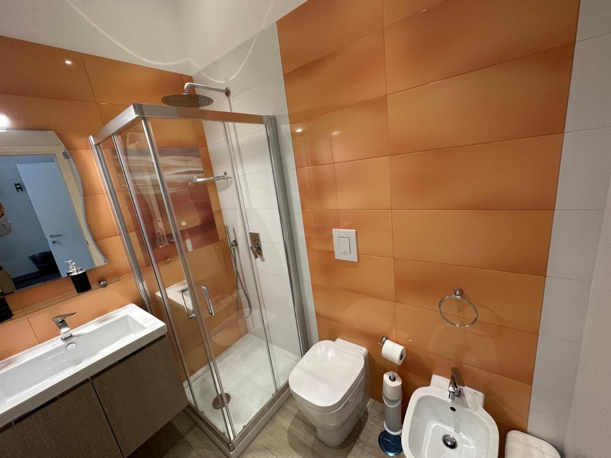 Domus Luca - Central Rooms In The Heart Of Naples Extérieur photo