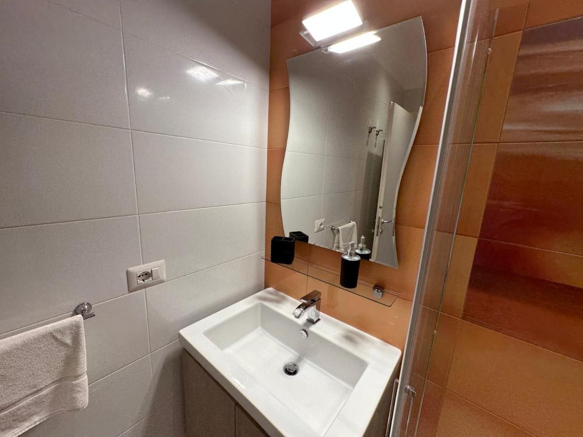 Domus Luca - Central Rooms In The Heart Of Naples Extérieur photo