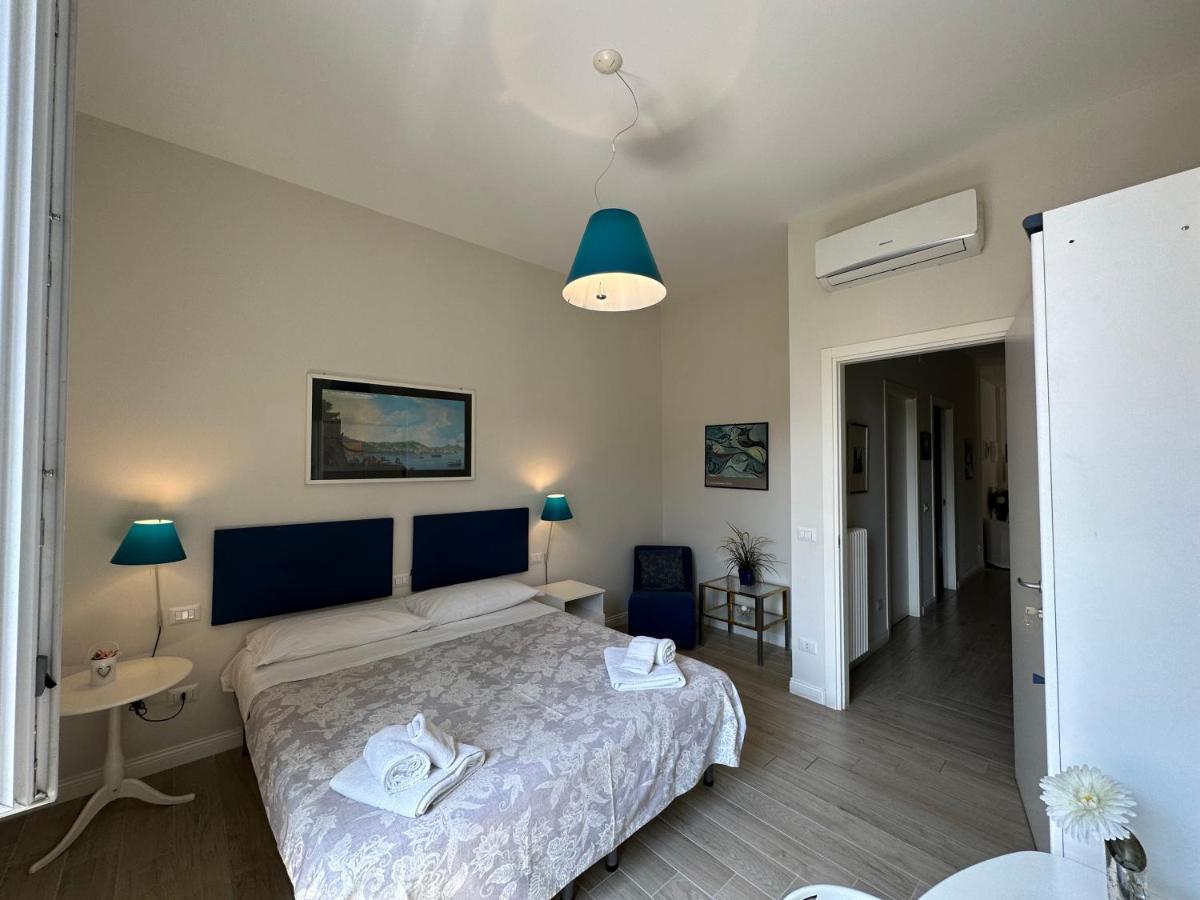 Domus Luca - Central Rooms In The Heart Of Naples Extérieur photo