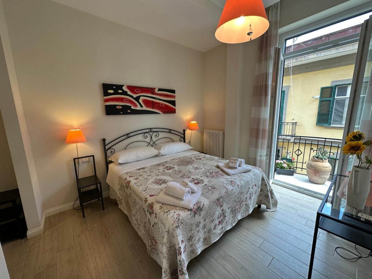 Domus Luca - Central Rooms In The Heart Of Naples Extérieur photo
