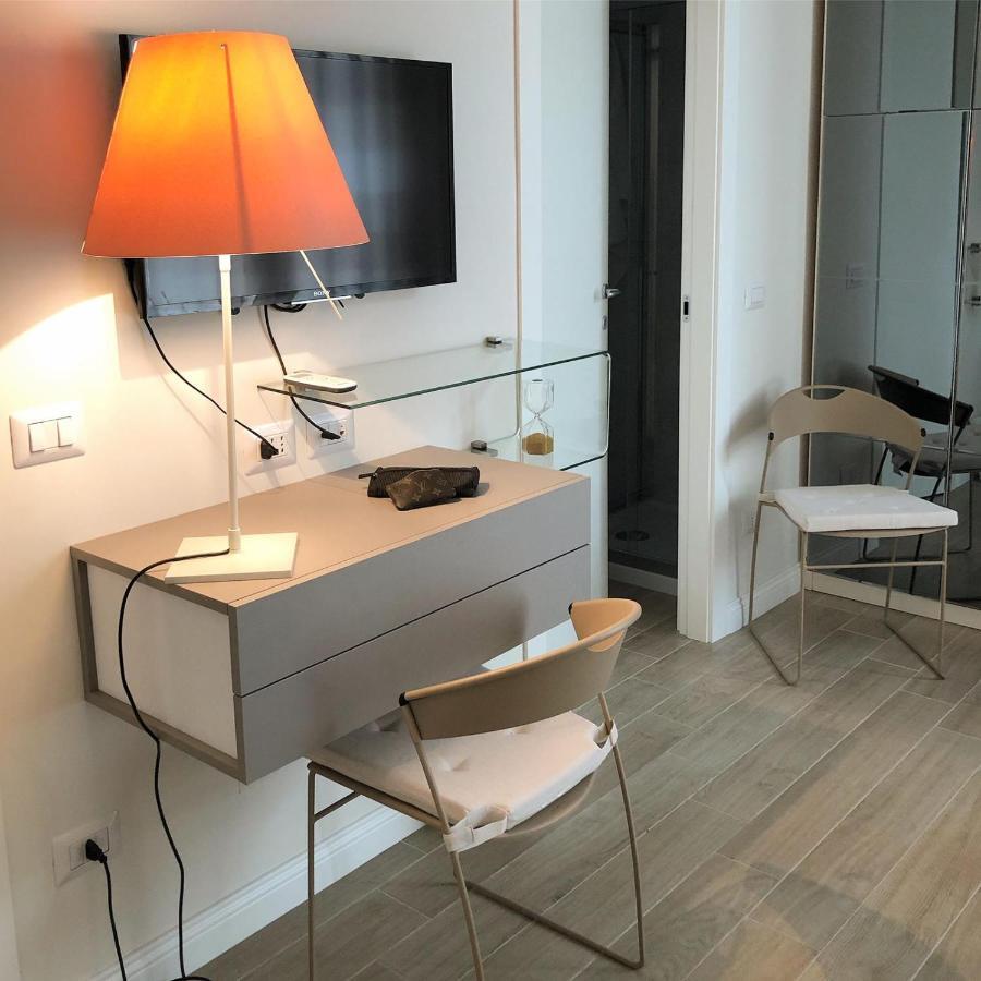 Domus Luca - Central Rooms In The Heart Of Naples Extérieur photo
